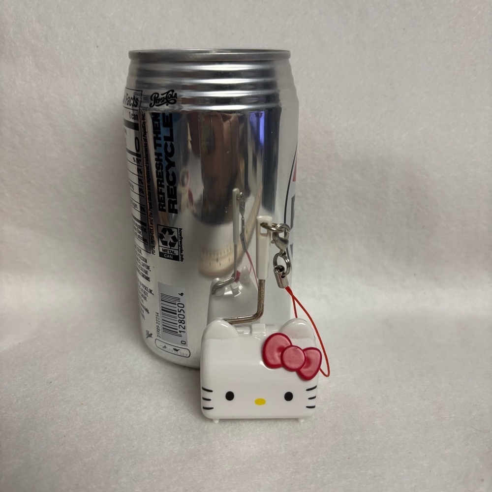 HELLO KITTY Mini Lint Roller Keychain White Cat - Picture 2 of 16